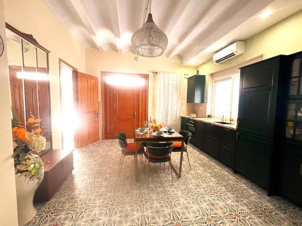 Esmeralda Apartment With Free Private Underground Parking Valensiya Dış mekan fotoğraf