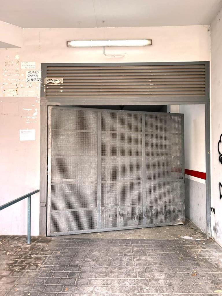 Esmeralda Apartment With Free Private Underground Parking Valensiya Dış mekan fotoğraf