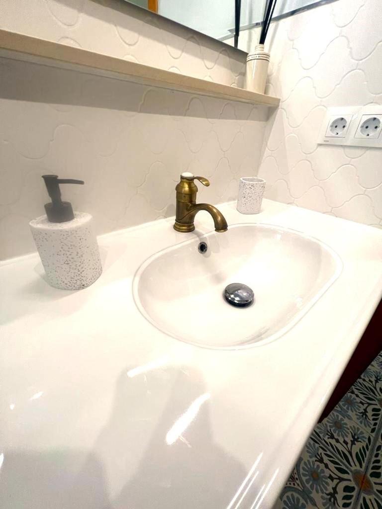 Esmeralda Apartment With Free Private Underground Parking Valensiya Dış mekan fotoğraf